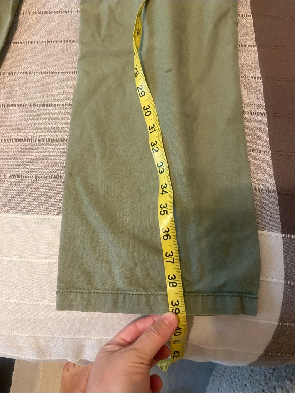 Old Navy Baggy Olive Cargo Pants - Casual Utility Style